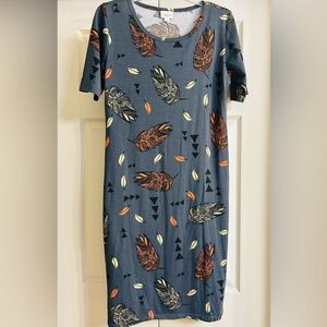 LuLaRoe Stylish Short Sleeve Feather Print Dress.  NWOT